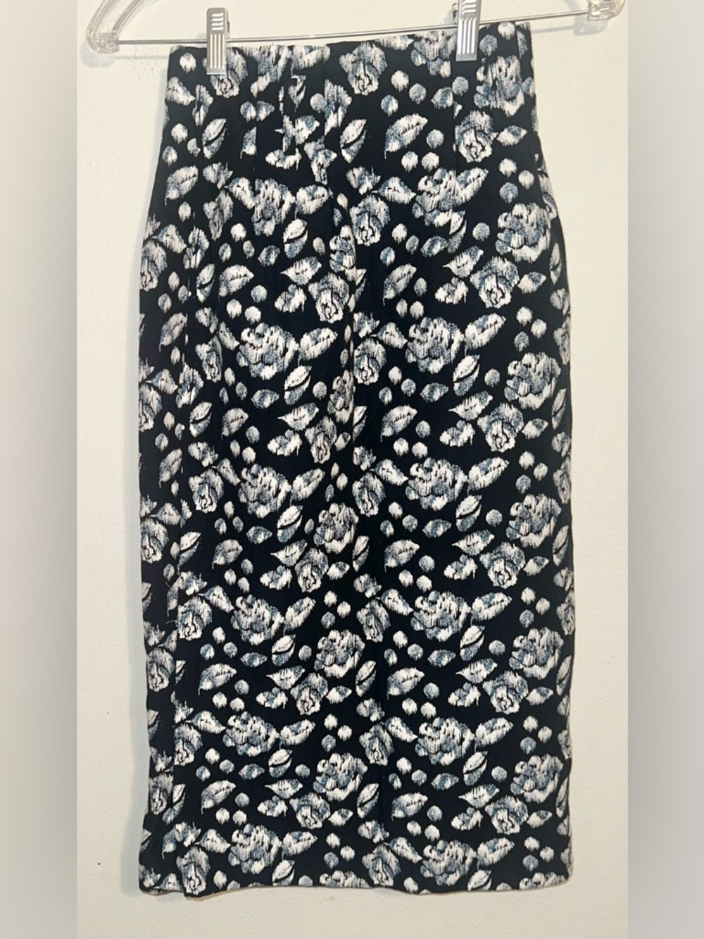 H&M Black and Blue Pencil Skirt